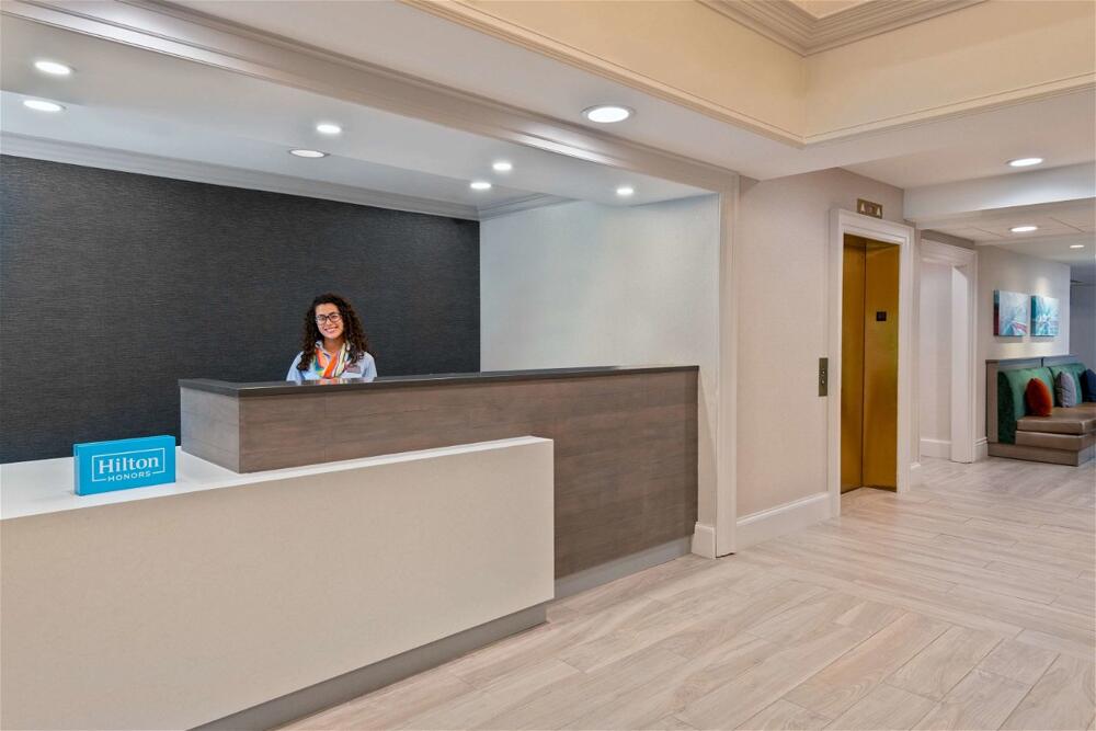Foto de las zonas nobles de Hotel Hampton Inn Boston Bedford Burlington