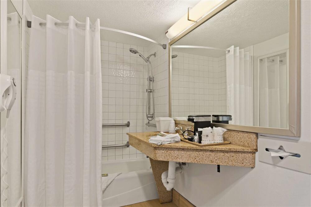 Bathroom – Hotel Best Western Port St. Lucie