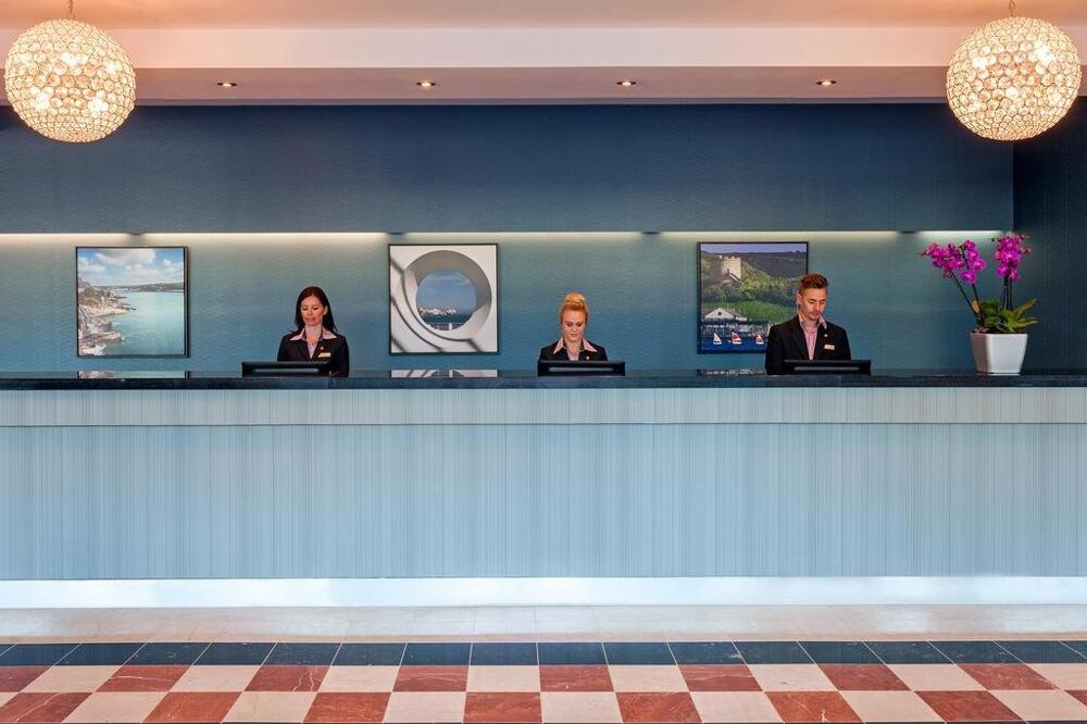 Foto de las zonas nobles de Leonardo Hotel Plymouth - Formerly Jurys Inn