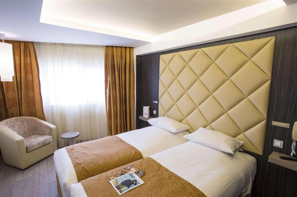 Foto de una habitación de Hotel BEST WESTERN PLUS CANNES RIVIERA &amp;amp; SPA