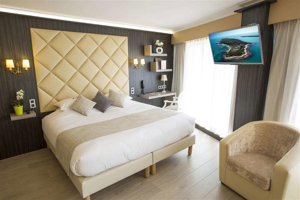 Foto de una habitación de Hotel BEST WESTERN PLUS CANNES RIVIERA &amp;amp; SPA