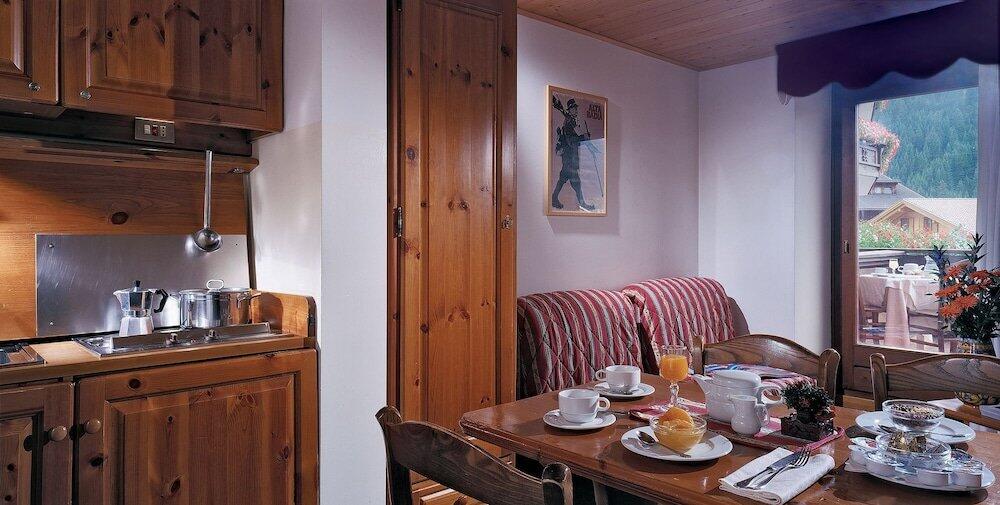 Foto de una habitación de Hotel Miramonti Corvara