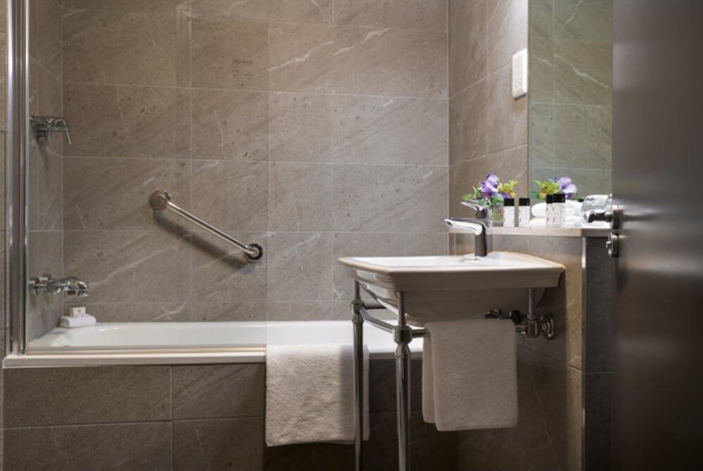 Foto del baño de Harbour Hotel