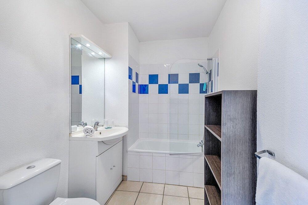 Foto del baño de Appart&amp;#039;City Classic Thonon les bains