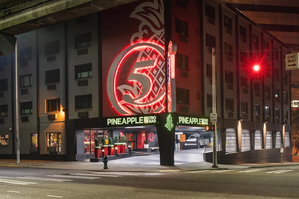 Foto del exterior de Staypineapple, Hotel FIVE, Downtown Seattle