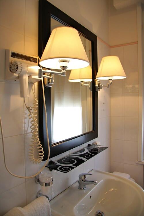 Foto del baño de Hotel Alex