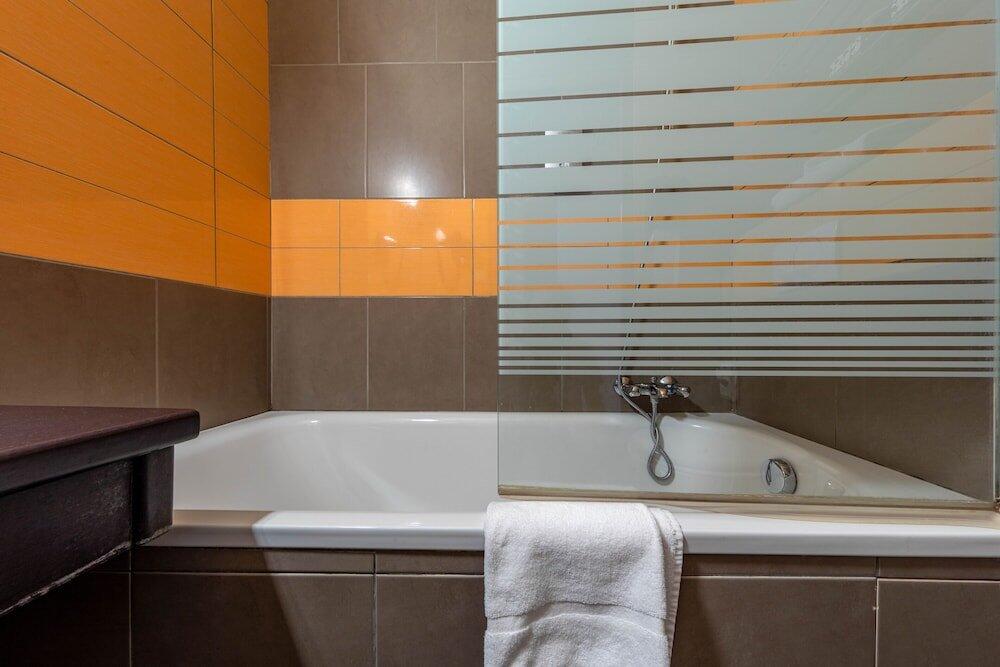 Foto del baño de Hotel Logis Noemys pont de l&amp;#039;Etoile - ex Mas de L&amp;#039;Etoile