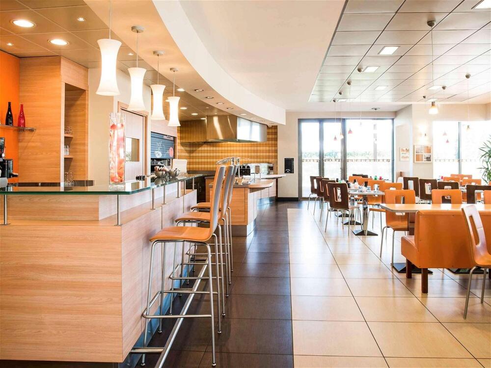 Foto de restauración de Hotel ibis Como