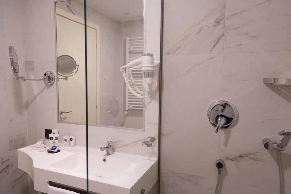Foto del baño de iH Hotels Milano St. John