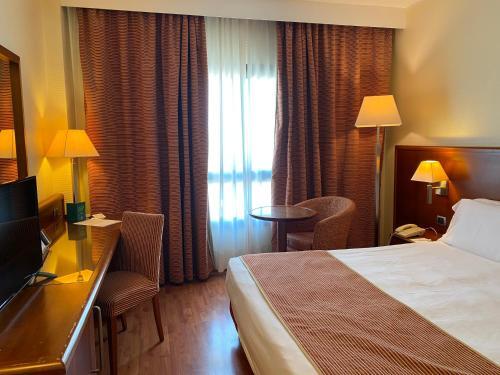 Foto de una habitación de Holiday Inn Cagliari, an IHG Hotel