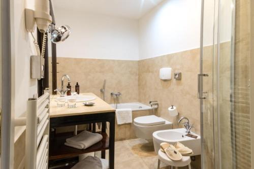 Foto del baño de Hotel Sina Astor