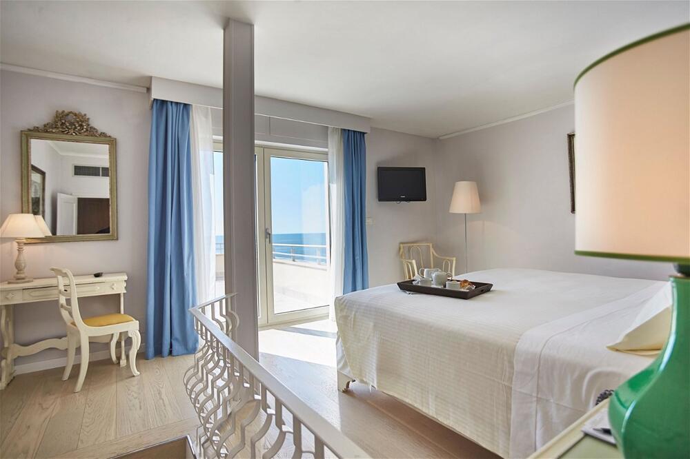 Foto de una habitación de Hotel Sina Astor