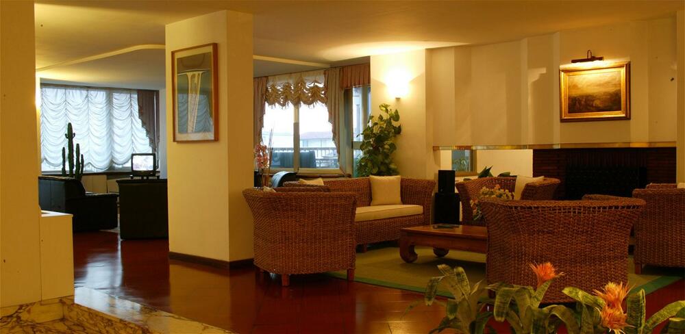 Foto de restauración de Hotel Sina Astor