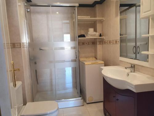 Foto del baño de Apartamentos Mediterraneo