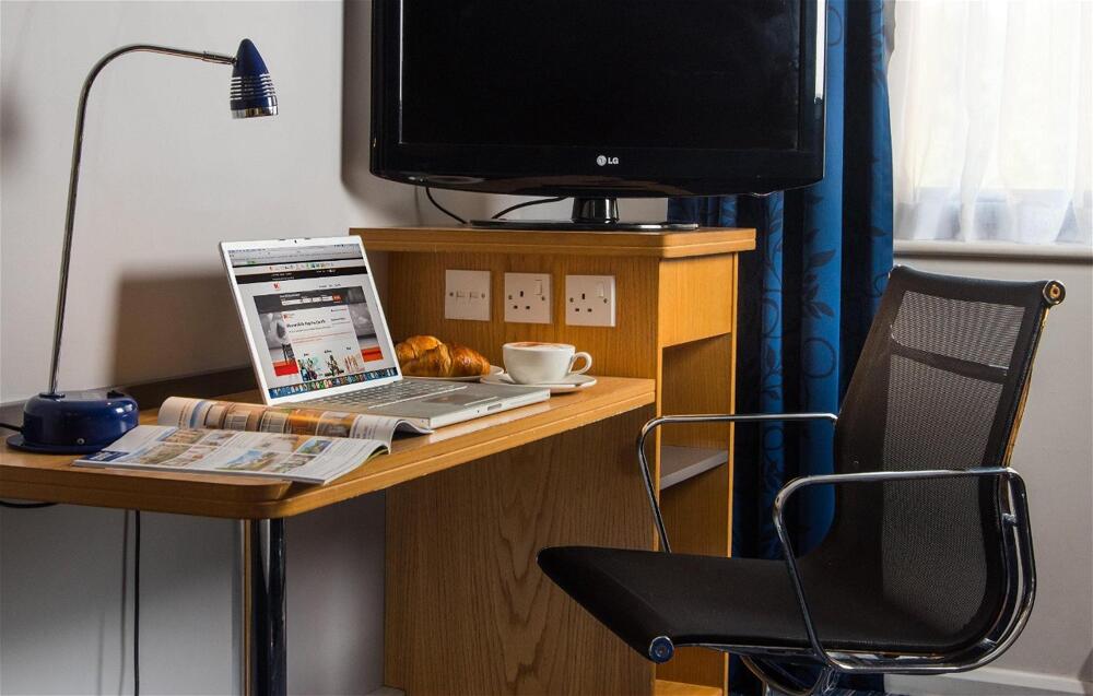Foto de una habitación de Holiday Inn Express Northampton - South, an IHG Hotel