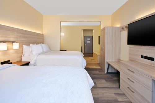 Foto de una habitación de Holiday Inn Express Absecon-Atlantic City Area, an IHG Hotel