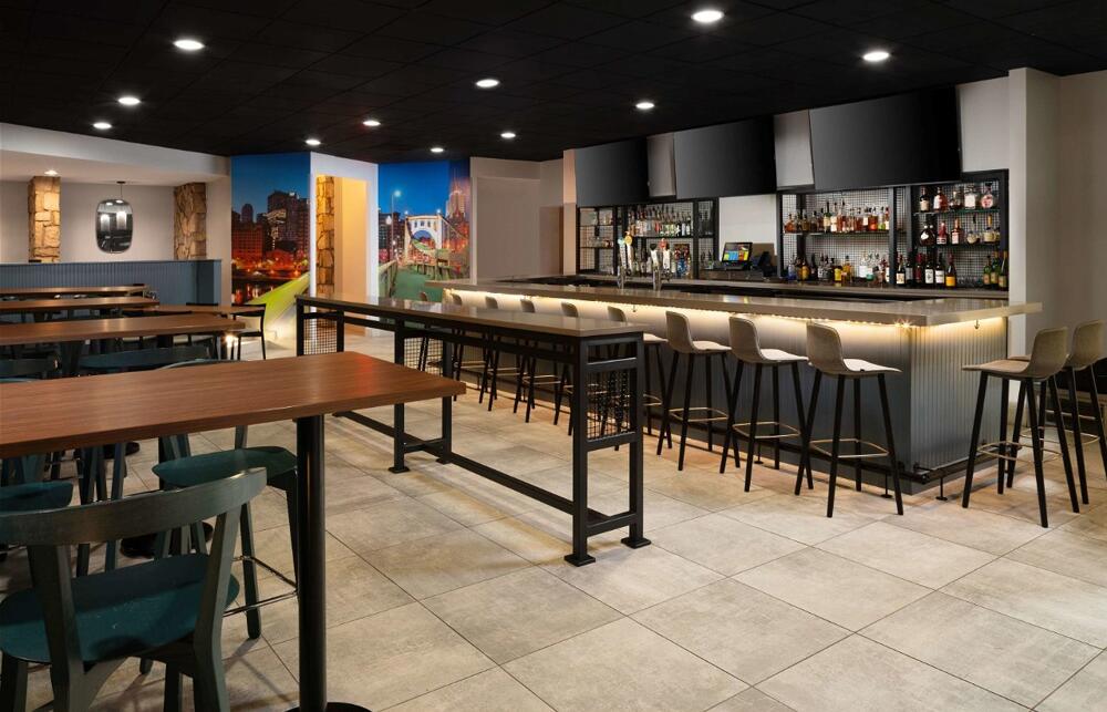 Foto de restauración de Hotel DoubleTree by Hilton Pittsburgh Airport