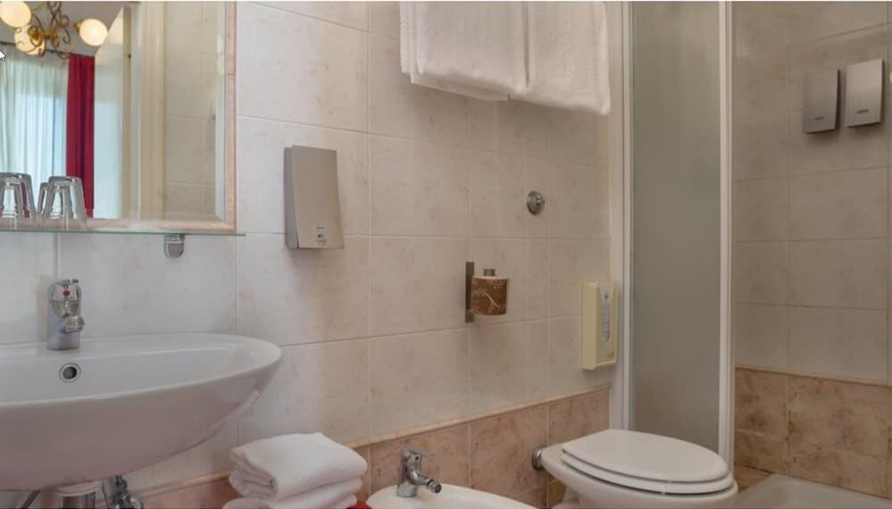 Foto del baño de Hotel Kursaal &amp;amp; Ausonia