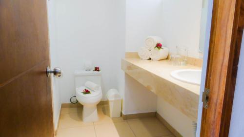 Foto del baño de Costa Alegre Hotel &amp;amp; Suites