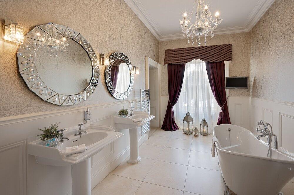 Foto de una habitación de Cork&amp;#039;s Vienna Woods Hotel &amp;amp; Villas