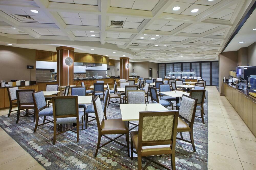 Foto de restauración de Hotel Embassy Suites Columbus - Airport