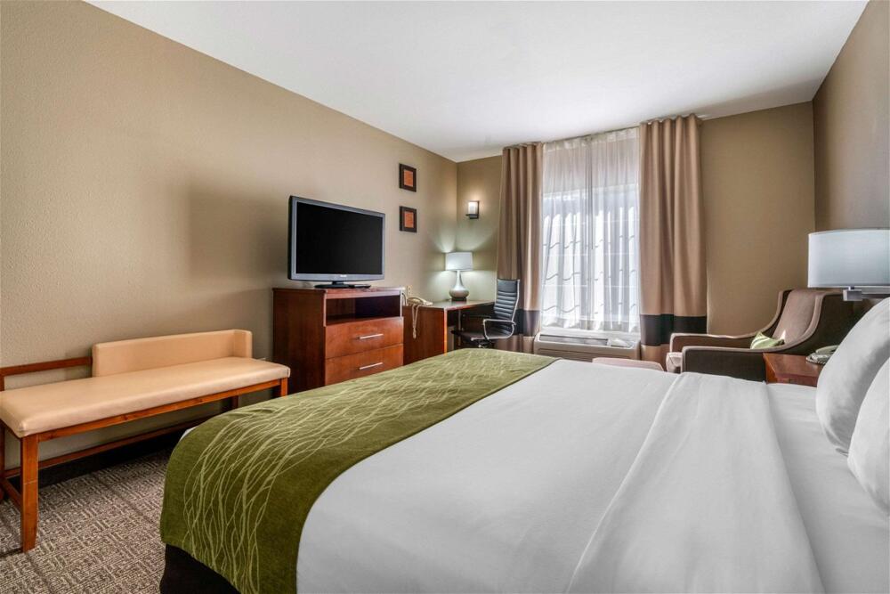 Foto de una habitación de Hotel Comfort Inn &amp;amp; Suites Sacramento - University Area