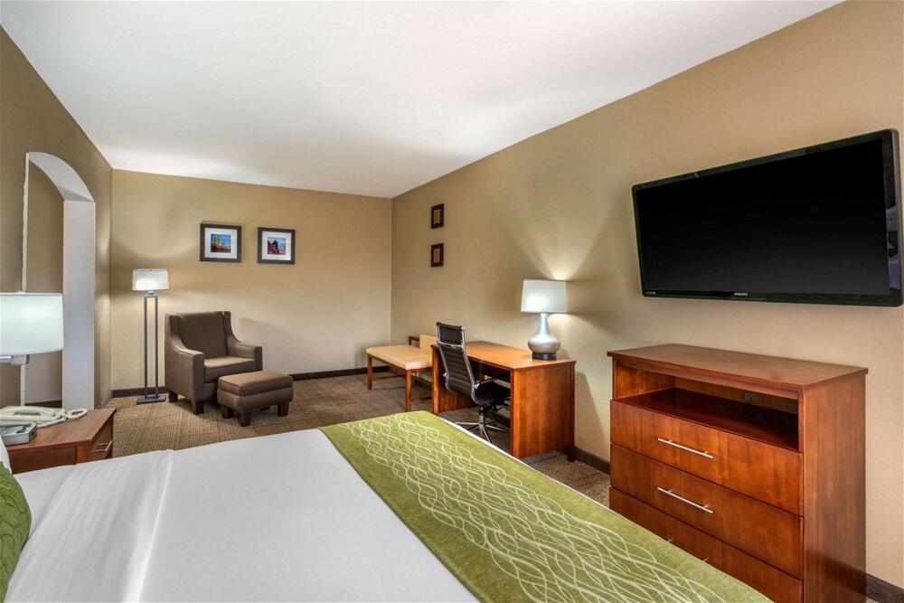 Foto de una habitación de Hotel Comfort Inn &amp;amp; Suites Sacramento - University Area