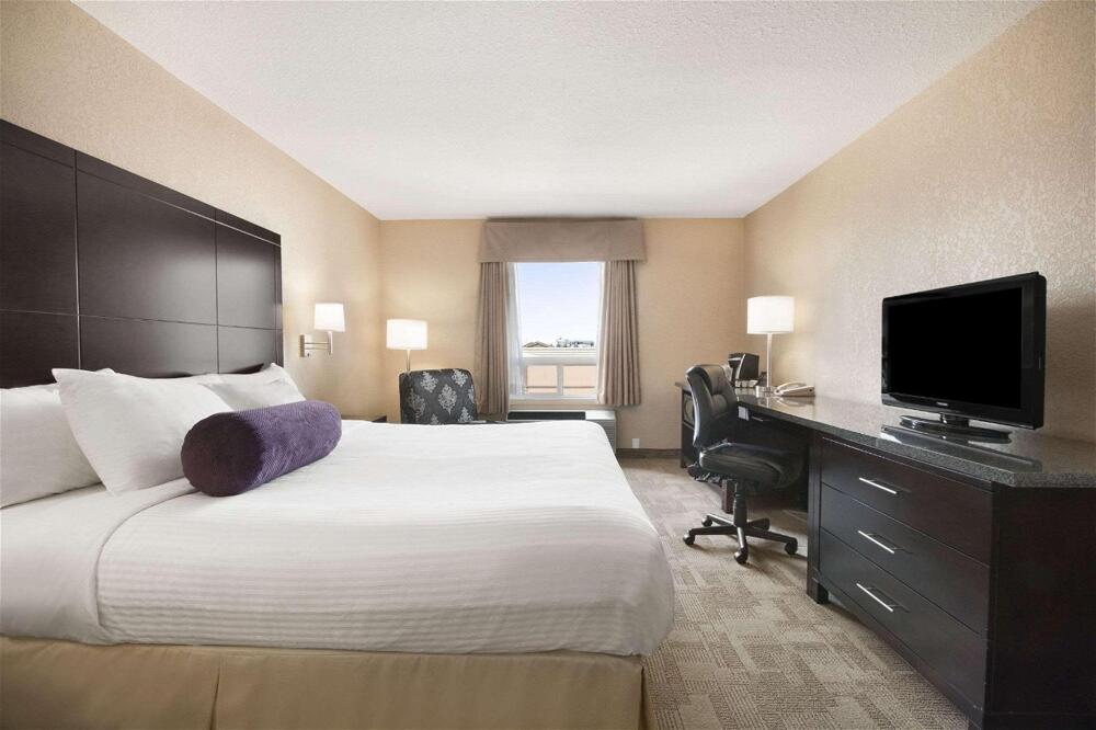 Foto de una habitación de Hotel Days Inn by Wyndham Calgary Airport
