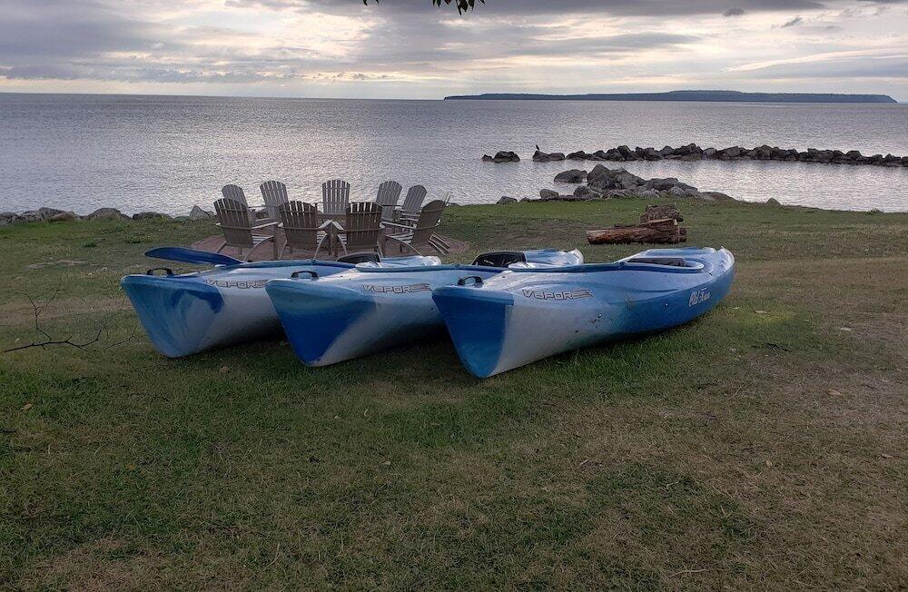 Photo – Hotel Baymont by Wyndham St. Ignace Lakefront