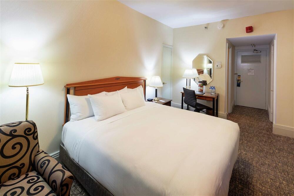 Foto de una habitación de Hotel Hilton Cincinnati Netherland Plaza