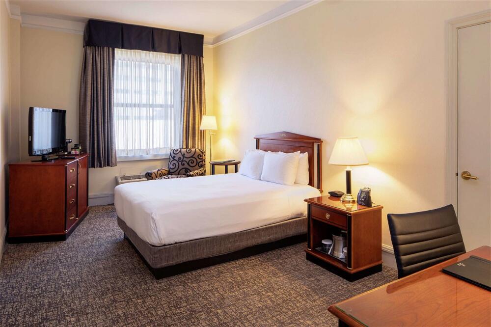 Foto de una habitación de Hotel Hilton Cincinnati Netherland Plaza