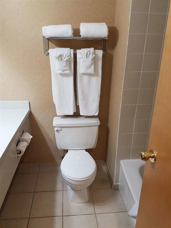 Foto del baño de SureStay Plus Hotel by Best Western Coquitlam