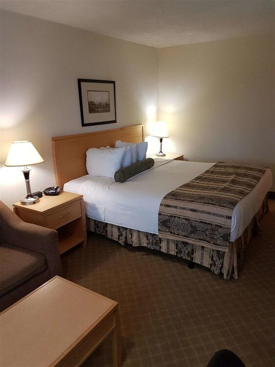 Foto de una habitación de SureStay Plus Hotel by Best Western Coquitlam
