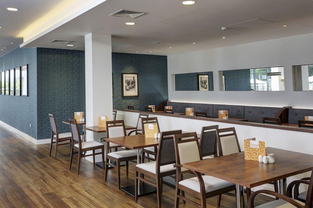 Foto de restauración de Holiday Inn Express London - ExCel, an IHG Hotel