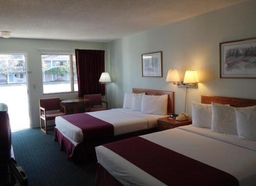 Room – Hotel Americas Best Value Inn St. Ignace