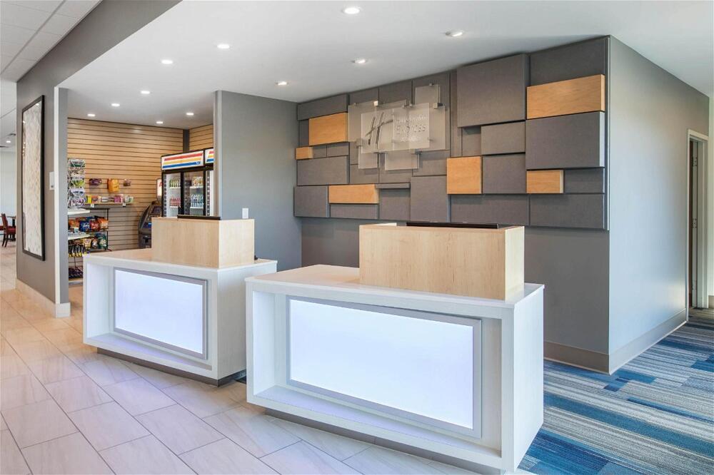 Common areas – Holiday Inn Express &amp;amp; Suites Ludington, an IHG Hotel