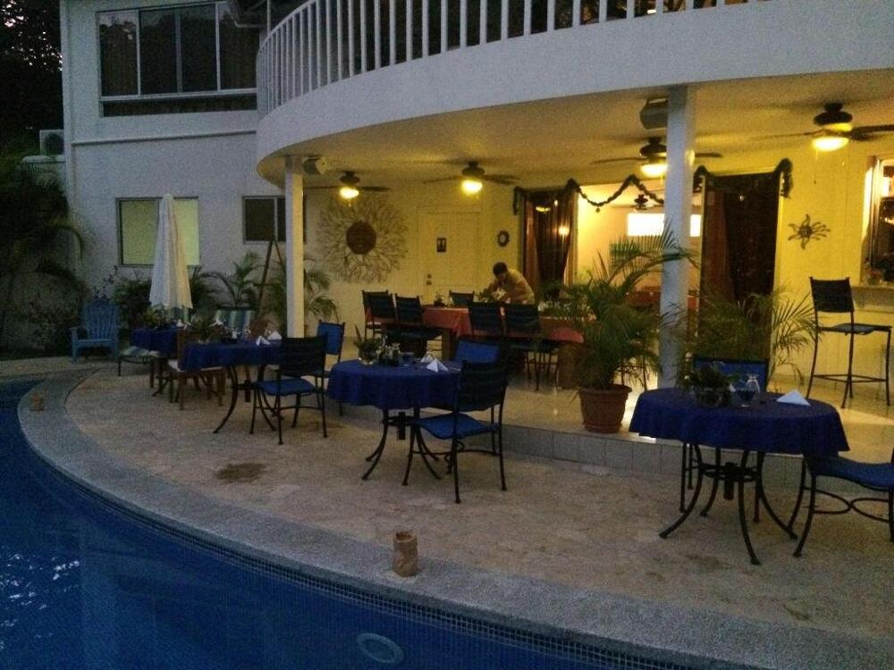 Foto de restauración de The Hideaway Hotel