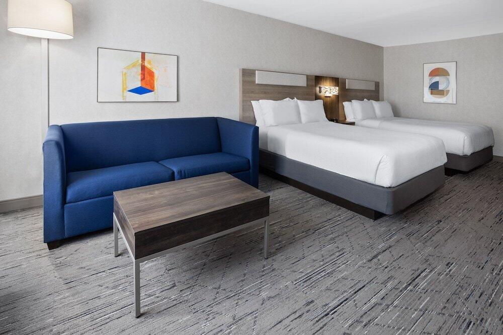 Foto de una habitación de Holiday Inn Express Hotel &amp;amp; Suites Brattleboro, an IHG Hotel