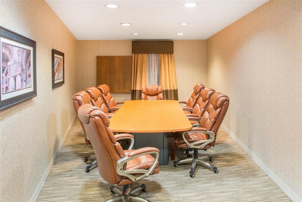 Foto general de Holiday Inn Express Hotel &amp;amp; Suites Brattleboro, an IHG Hotel