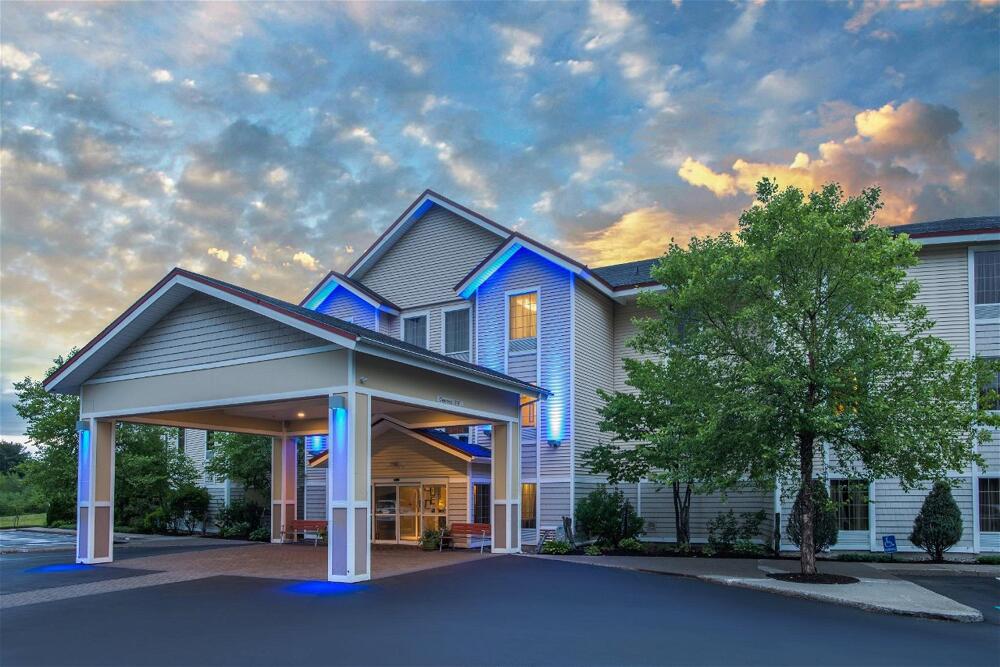 Foto del exterior de Holiday Inn Express Hotel &amp;amp; Suites Brattleboro, an IHG Hotel