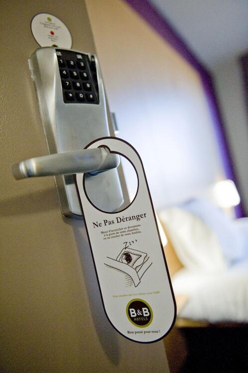 Foto de una habitación de B&amp;amp;B HOTEL Narbonne 2