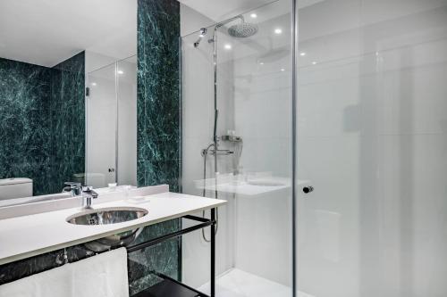 Foto del baño de AC Hotel Avenida de América by Marriott