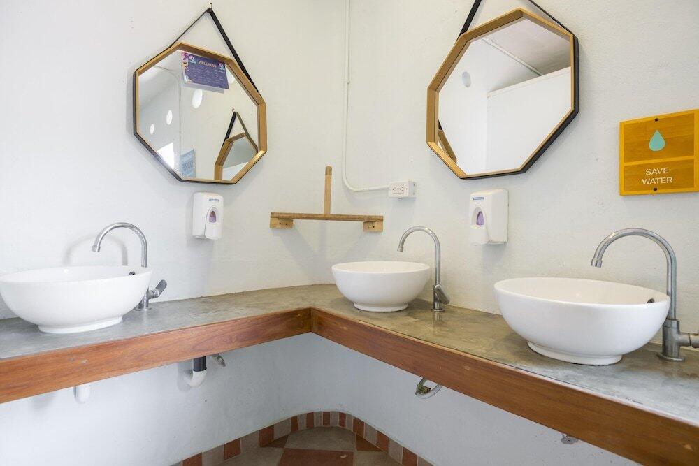 Foto del baño de Hotel Selina Santa Teresa South