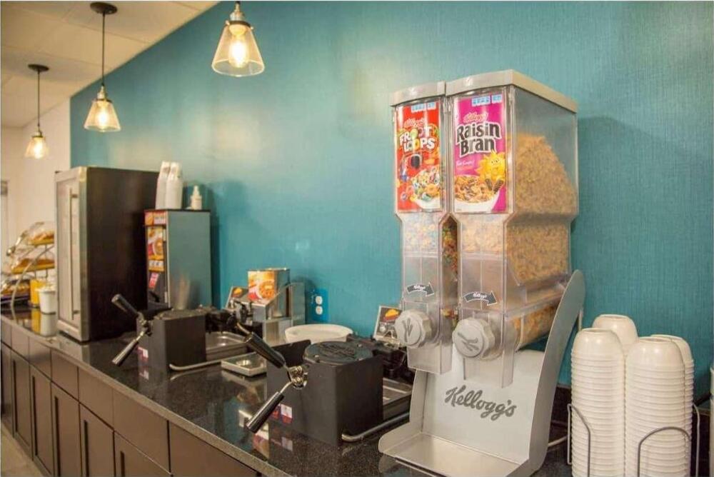 Foto general de Hotel Super 8 by Wyndham Alexandria/Washington D.C. Area