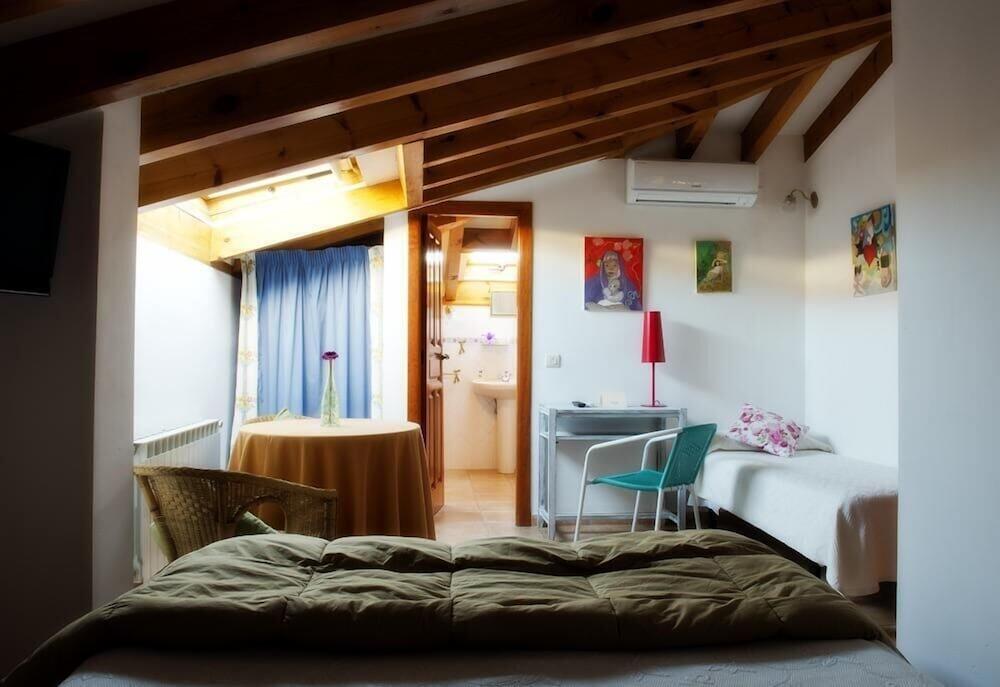 Foto de una habitación de Hotel Rural La Casa De Pasarón