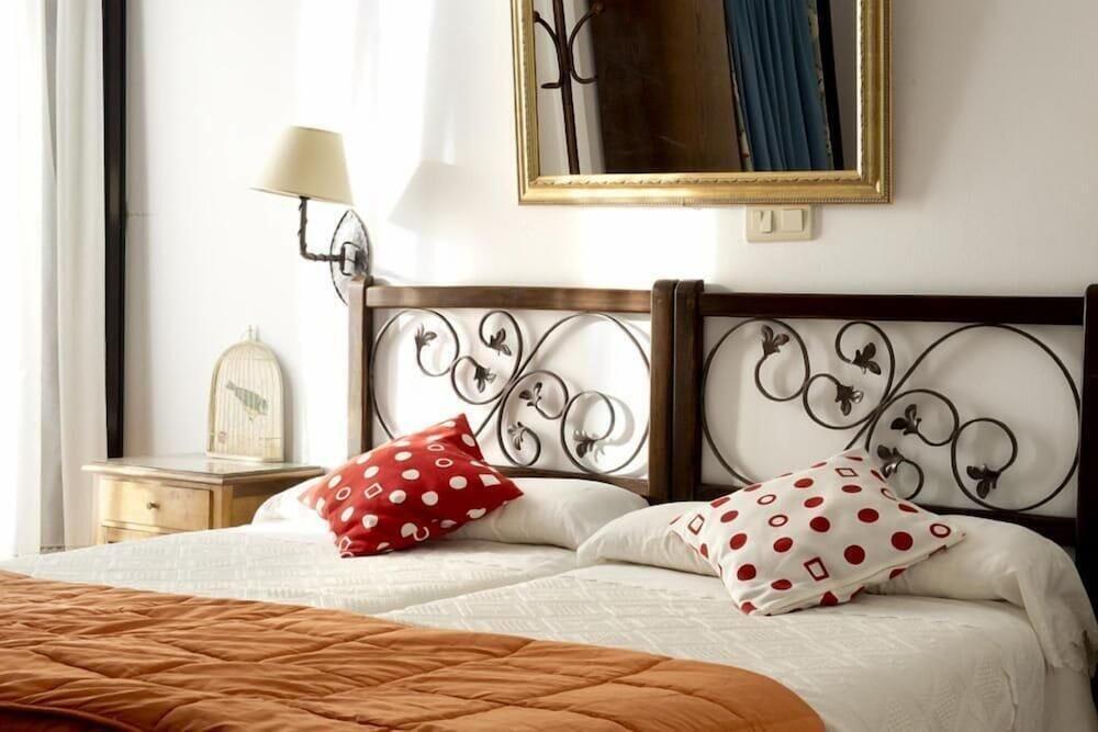 Foto de una habitación de Hotel Rural La Casa De Pasarón