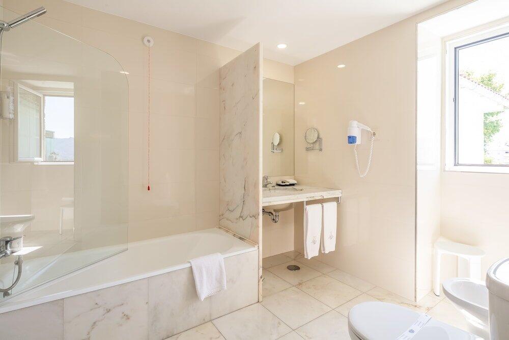 Foto del baño de Forte de São Francisco Hotel Chaves