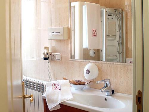 Foto del baño de Hotel San Camilo