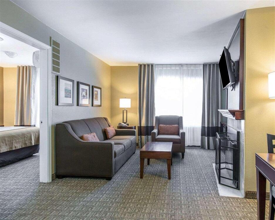 Foto de una habitación de Hotel Comfort Inn &amp;amp; Suites Ventura Beach