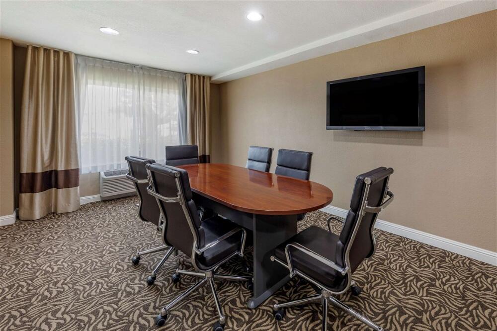Foto de los servicios de Hotel Comfort Inn &amp;amp; Suites Ventura Beach